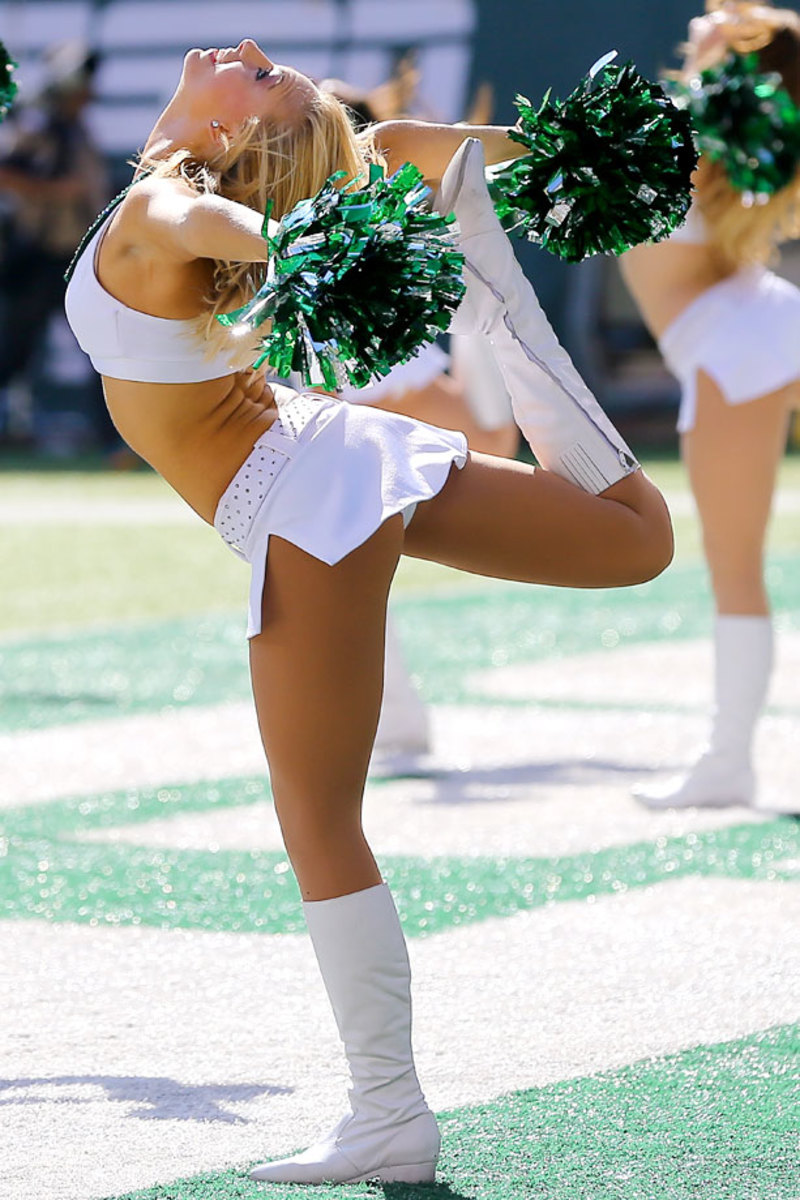 New-York-Jets-Flight-Crew-cheerleaders-CGV_092814048_Lions_Jets.jpg