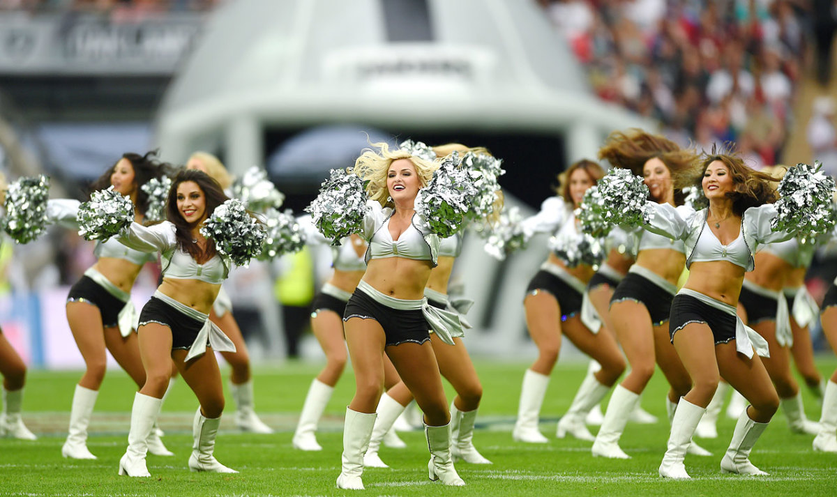 Oakland-Raiders-Raiderette-cheerleaders-ff9d901eb99144d6992d35b269c07988-0.jpg