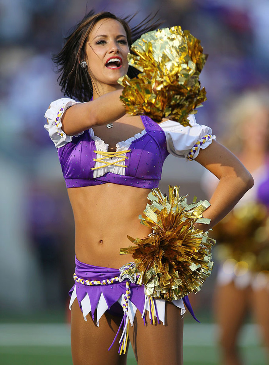 Minnesota-Vikings-cheerleaders-456296806.jpg