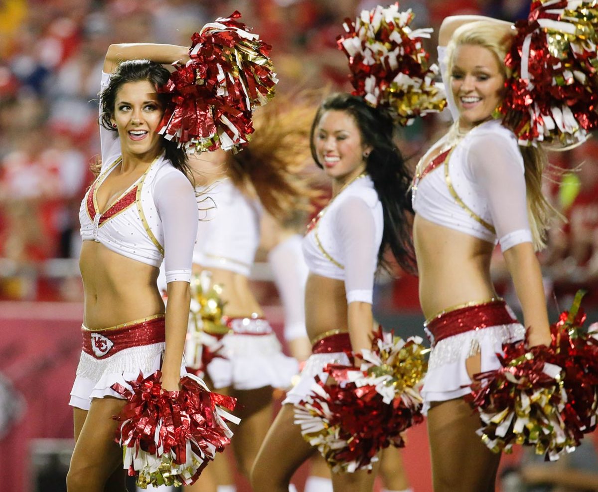 Kansas-City-Chiefs-cheerleaders-AP961379619730_8.jpg