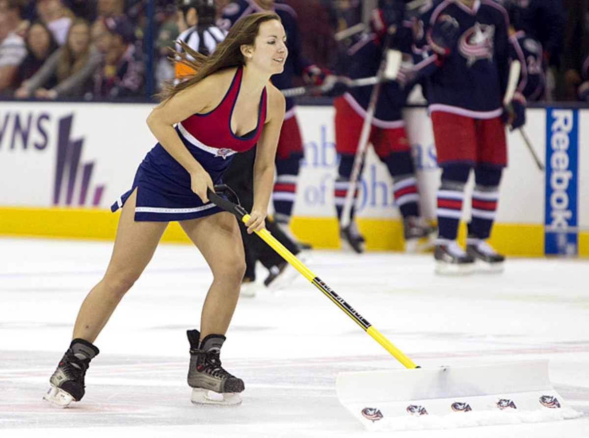 140421150843-columbus-blue-jackets-ice-crew-girls-ceh140311059-red-wings-at-cbj-single-image-cut.jpg