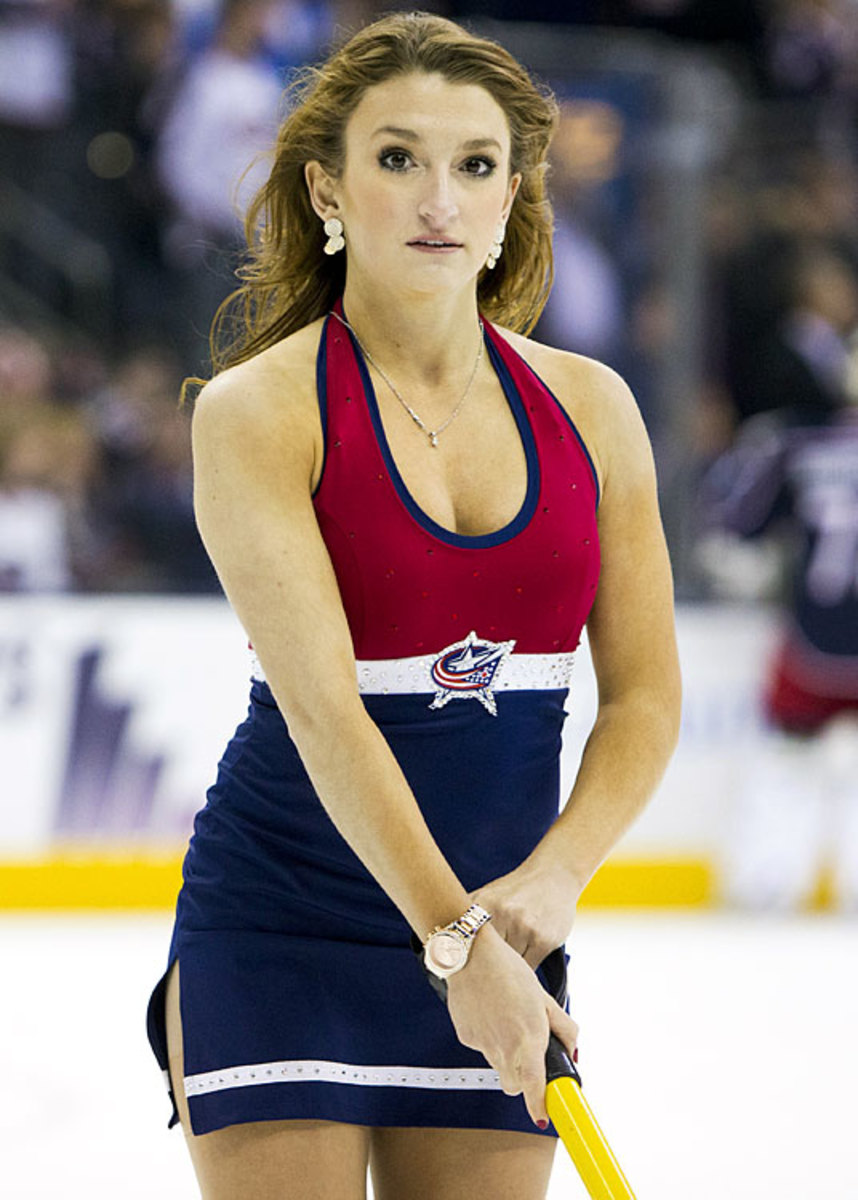 140421151009-columbus-blue-jackets-ice-crew-girls-ceh140408059-coyotes-at-cbj-single-image-cut.jpg