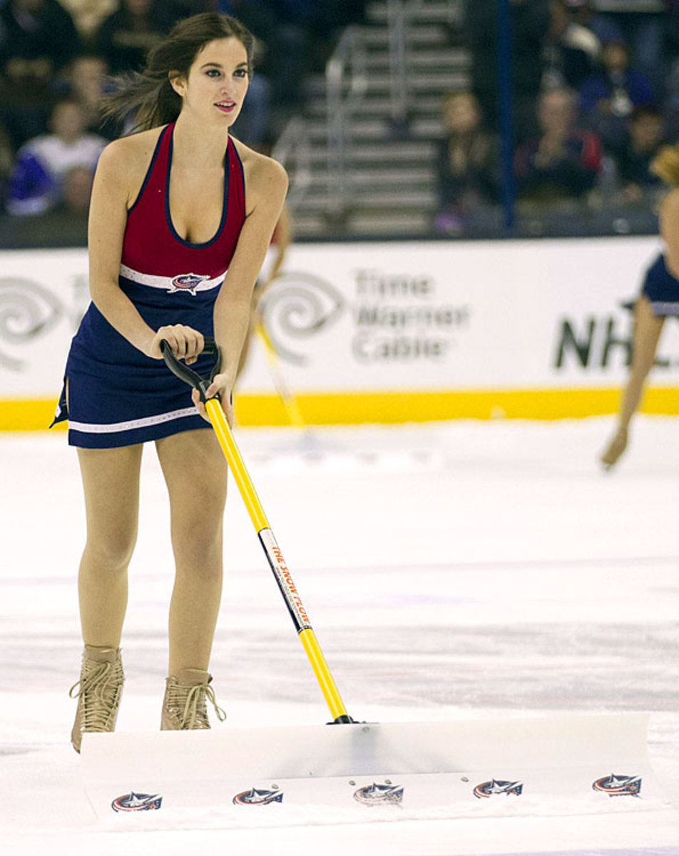 140421150611-columbus-blue-jackets-ice-crew-girls-ceh131105037-nyr-at-cbj-single-image-cut.jpg