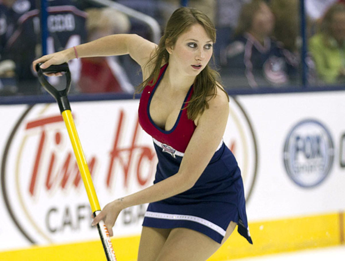 140421150543-columbus-blue-jackets-ice-crew-girls-ceh131004063-flames-at-cbj-single-image-cut.jpg