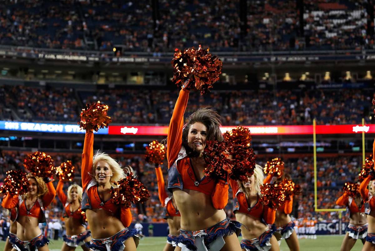 Denver-Broncos-cheerleaders-AP811177155678_11.jpg