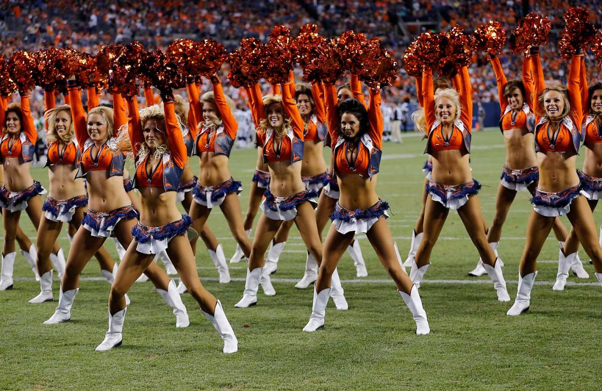 Denver-Broncos-cheerleaders-AP701442960737_14.jpg