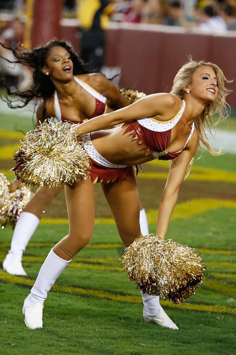 Washington-Redskins-cheerleaders-AP430968442620_19.jpg