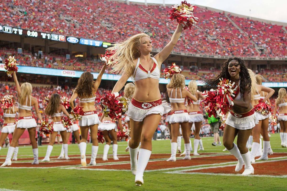 Kansas-City-Chiefs-cheerleaders-CBG140807012_Bengals_at_Chiefs.jpg