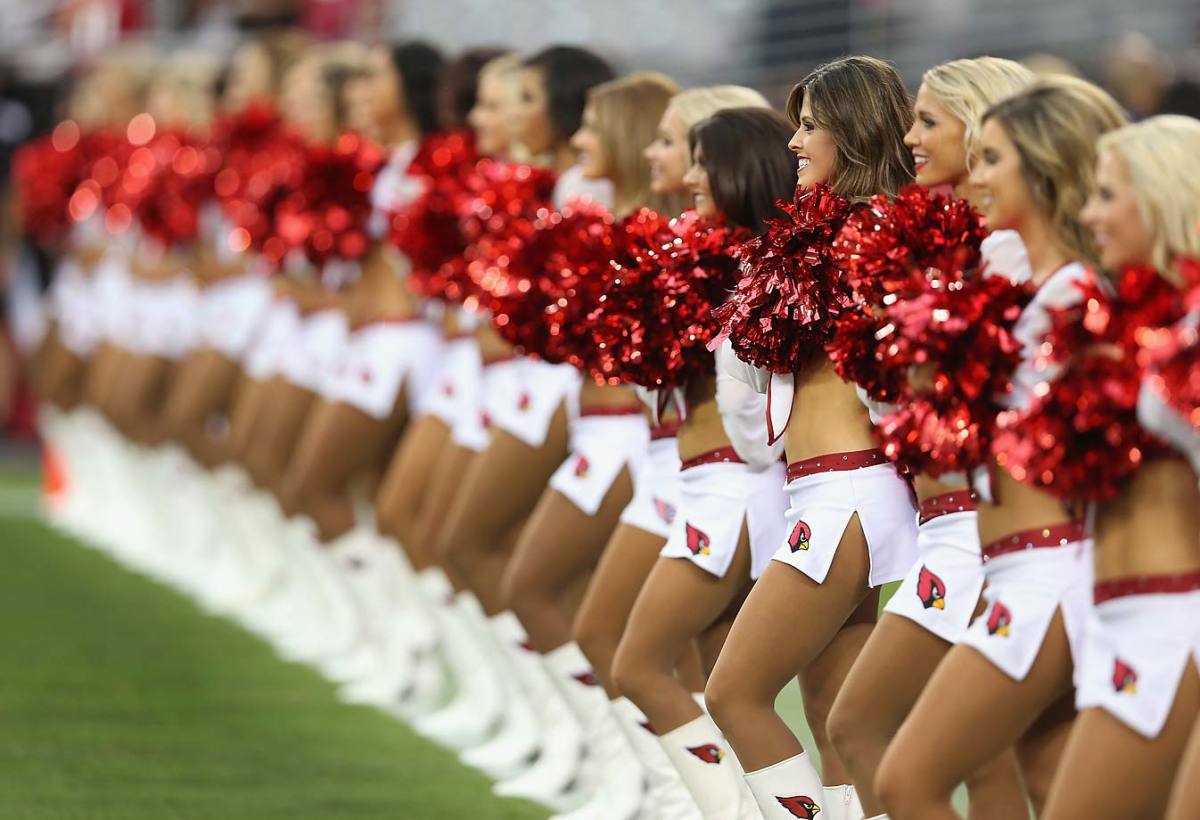 Arizona-Cheerleader-453471944_10.jpg