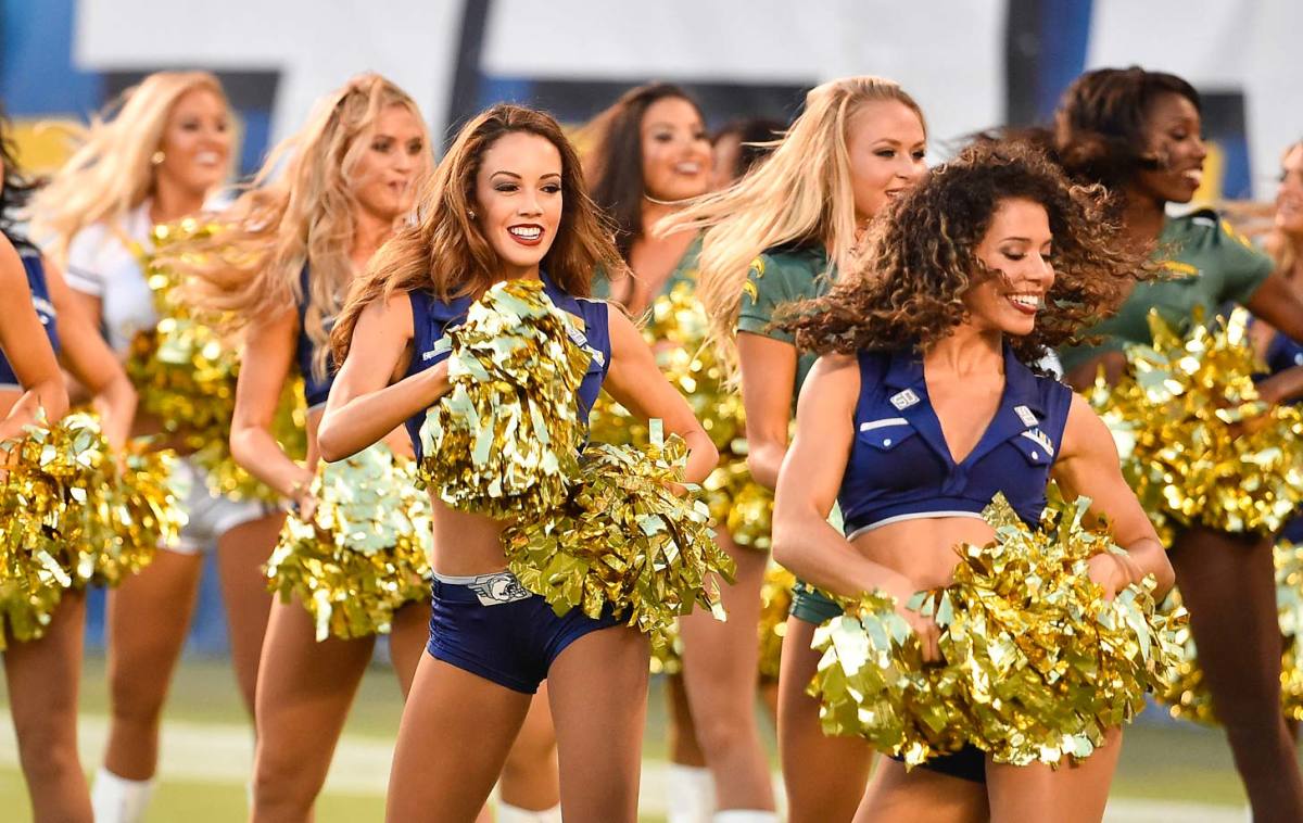 San-Diego-Charger-Girls-cheerleaders-AP272357581222_1.jpg