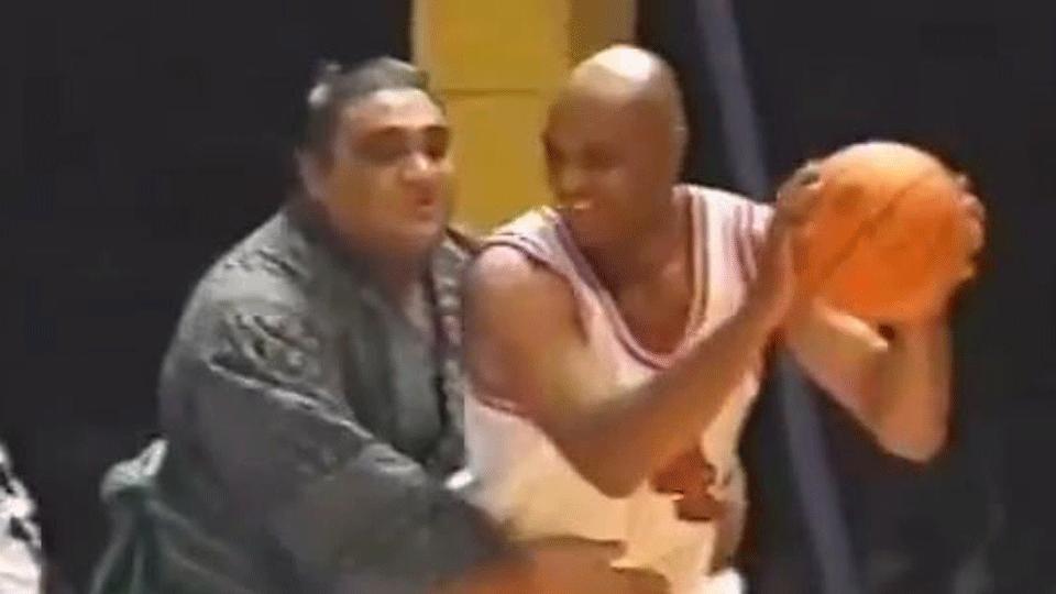 Michael Jordan referees Jason Kidd, Michael Finley and Charles Barkley vs.  sumo wrestlers (video) - NBC Sports