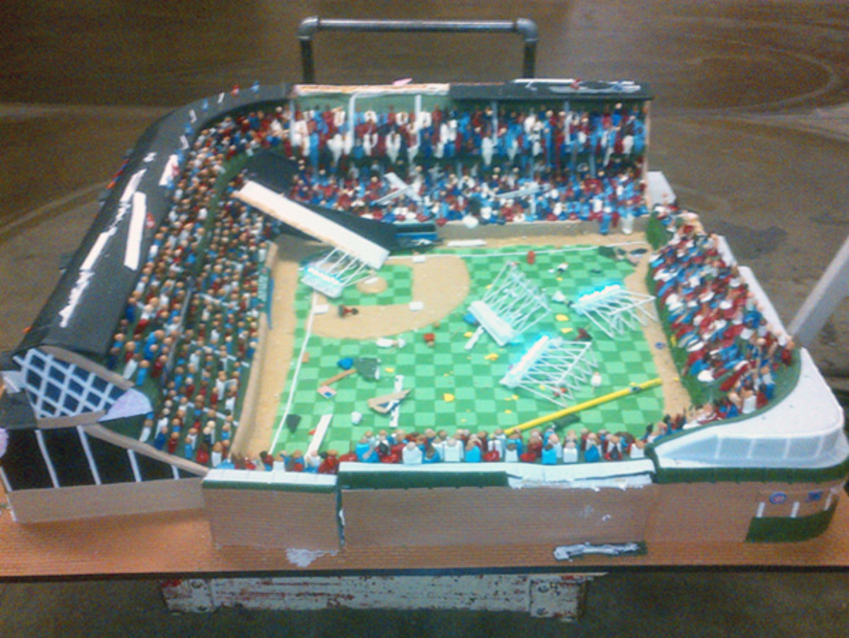 Baseball Field Cupcake Cake | Piazza's Bakery