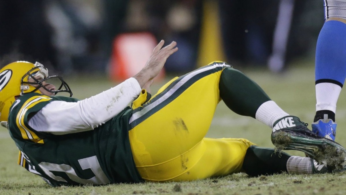 NFL suspends Detroit Lions DT Ndamukong Suh for stepping on Green Bay QB  Aaron Rodgers' leg - Sports Illustrated