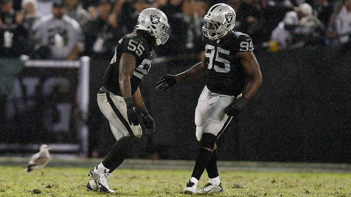 Las Vegas Raiders - LB Sio Moore = life of the O.co Coliseum party