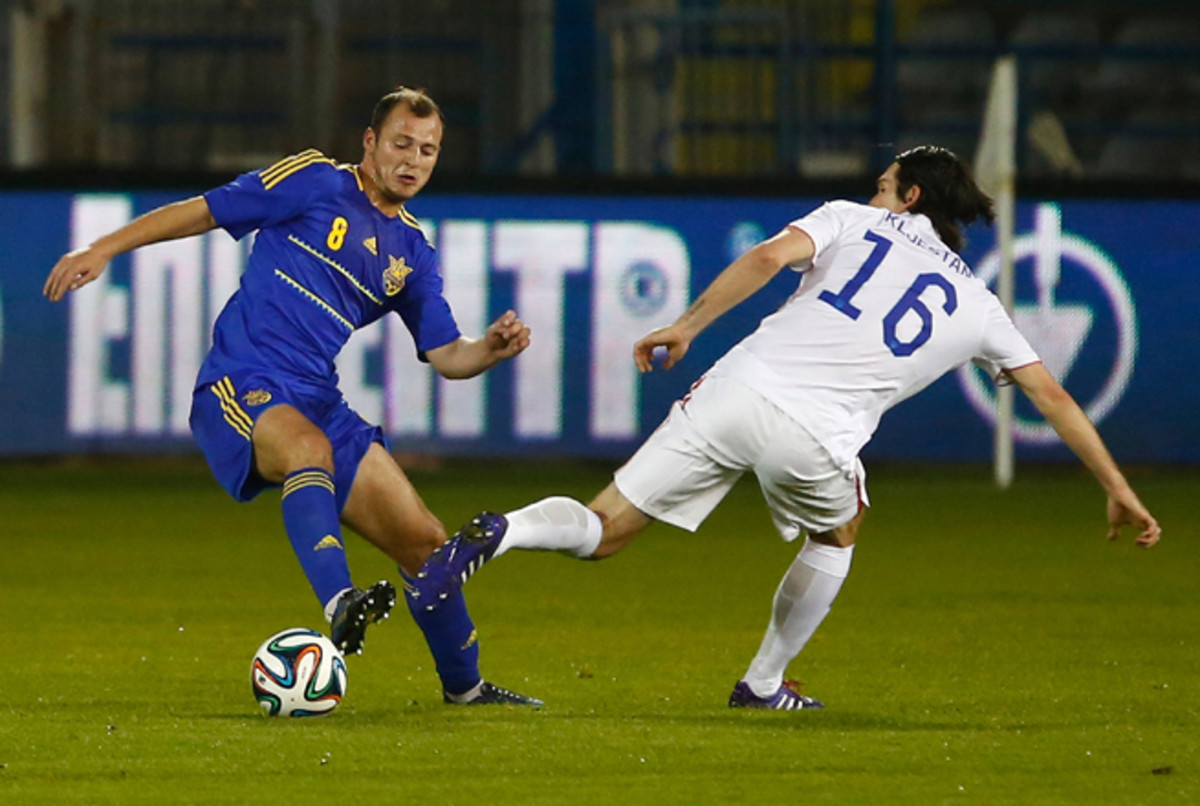 FC Dnipro striker Roman Zozulya, left, and fellow Ukrainian domestic league players will return to action on March 15 after a brief hiatus due to the political climate in the country.