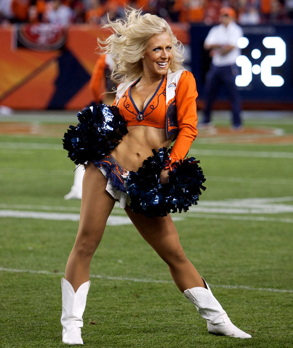 Denver-Broncos-cheerleaders-450av4141019025_49ers_at_Broncos.jpg