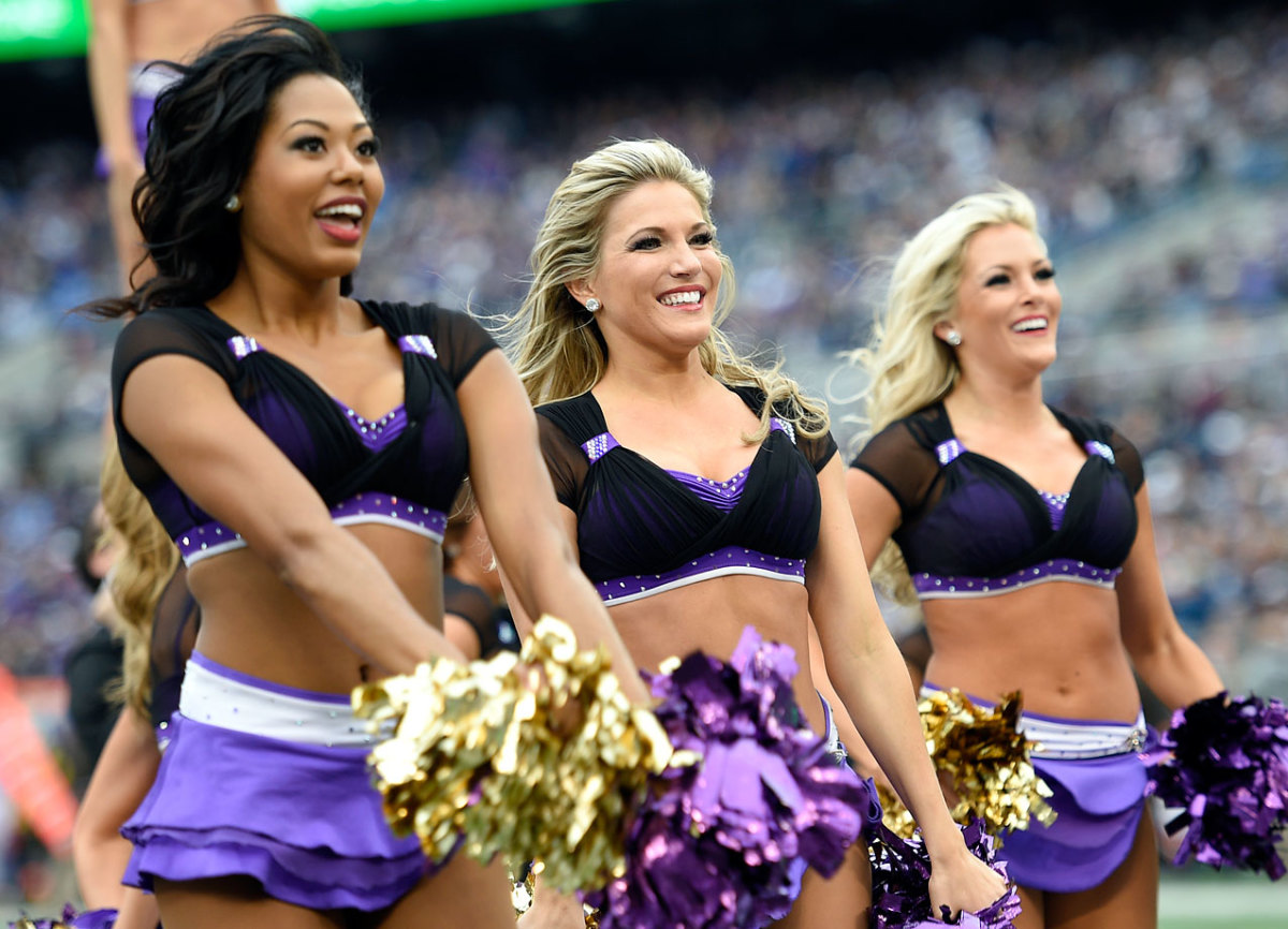 Baltimore-Ravens-cheerleaders-AP320951508058_20.jpg