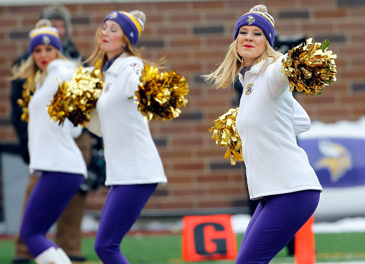 Minnesota-Vikings-cheerleaders-AP336196309246_6.jpg