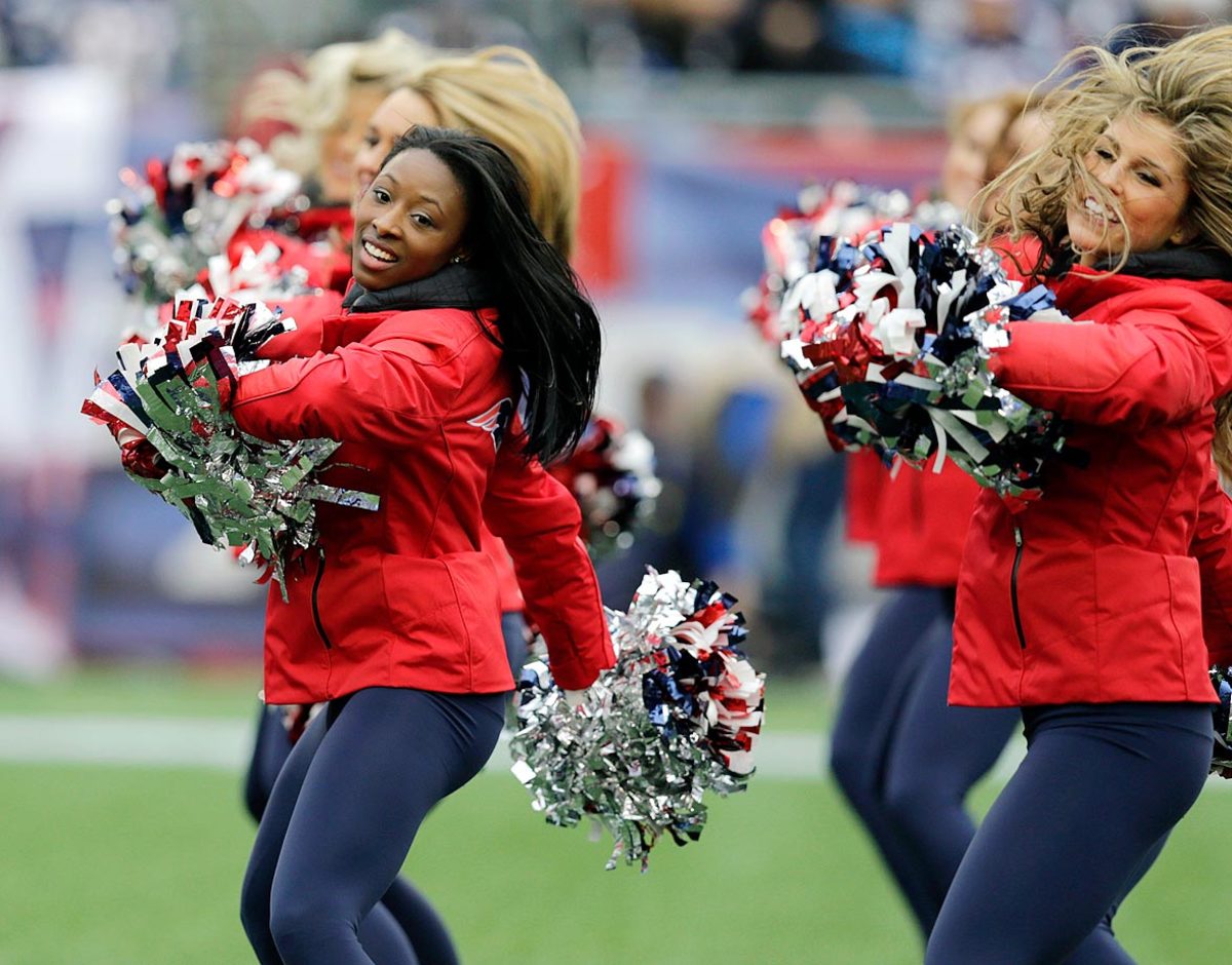 NFL Cheerleaders: Week 17 - Sports Illustrated