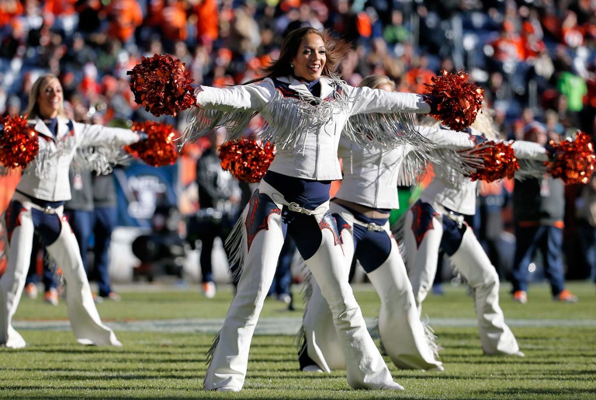 Denver-Broncos-cheerleaders-AP457523176998_6.jpg