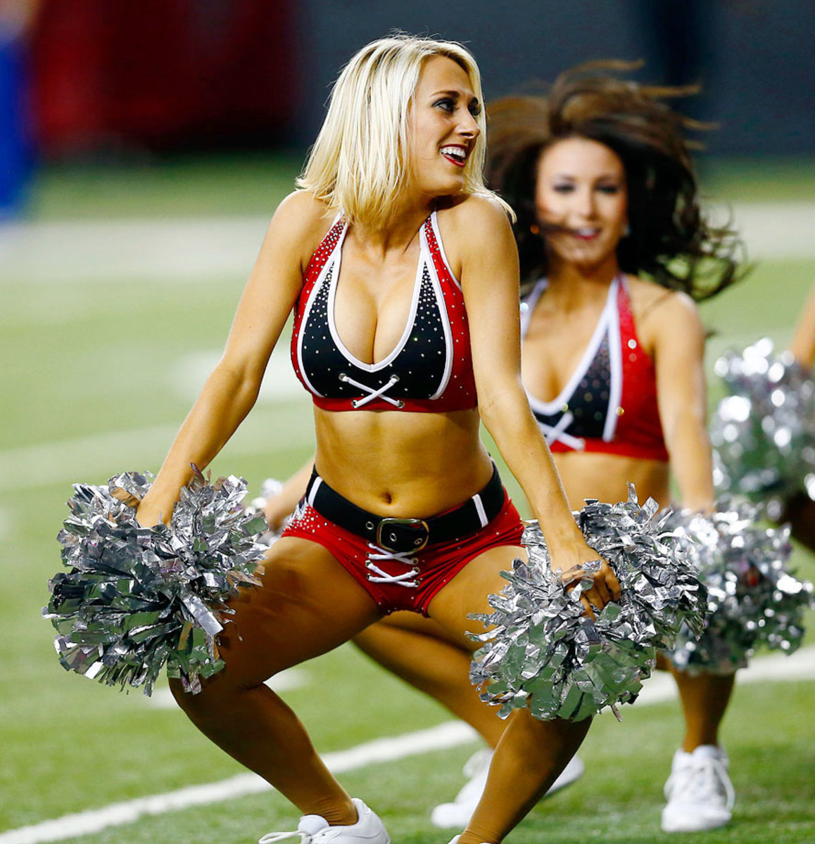 Atlanta-Falcons-cheerleaders-AP690702853380_9.jpg