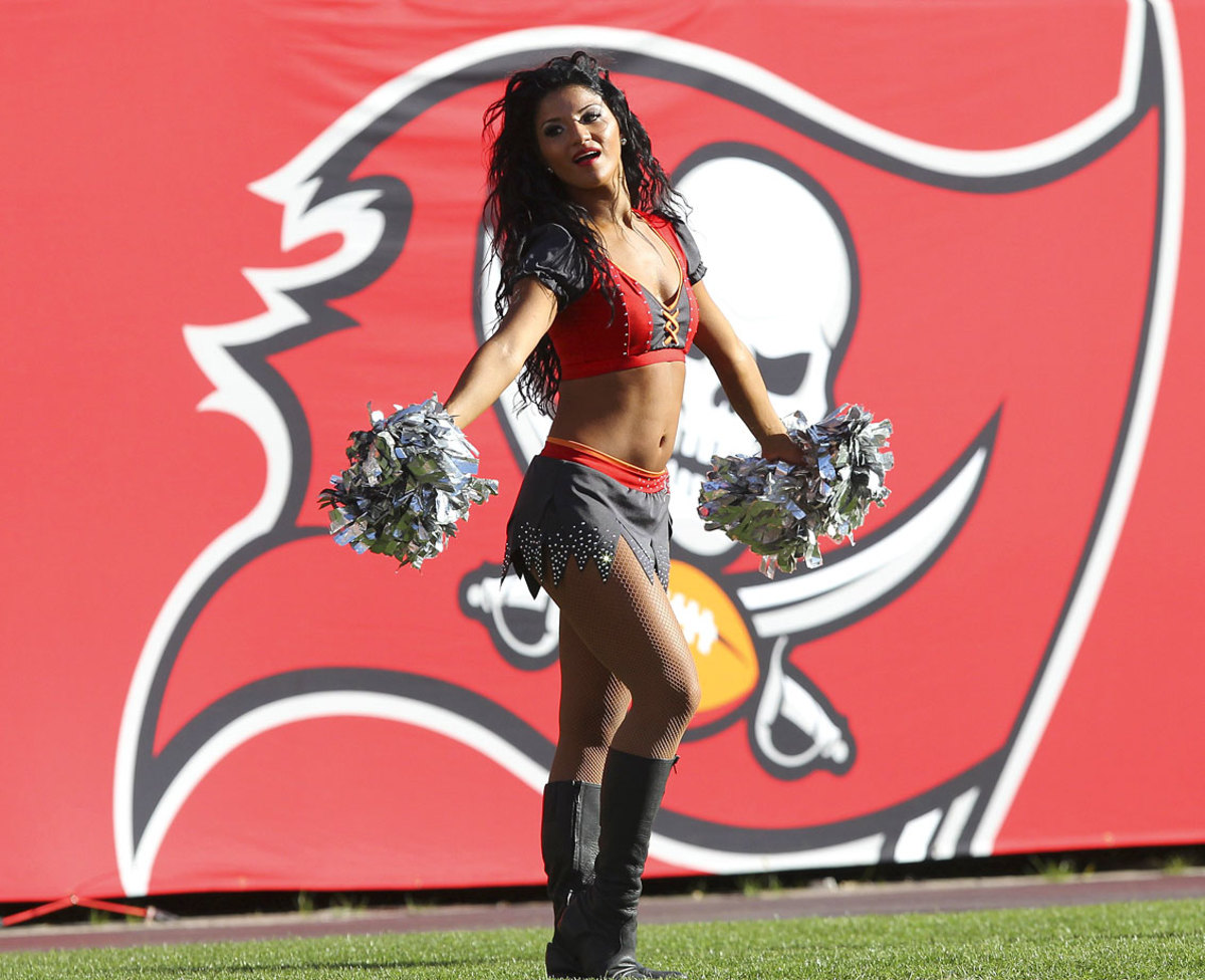 Tampa-Bay-Buccaneers-cheerleaders-CCX_12282014_1314_NO_v_TBB.jpg