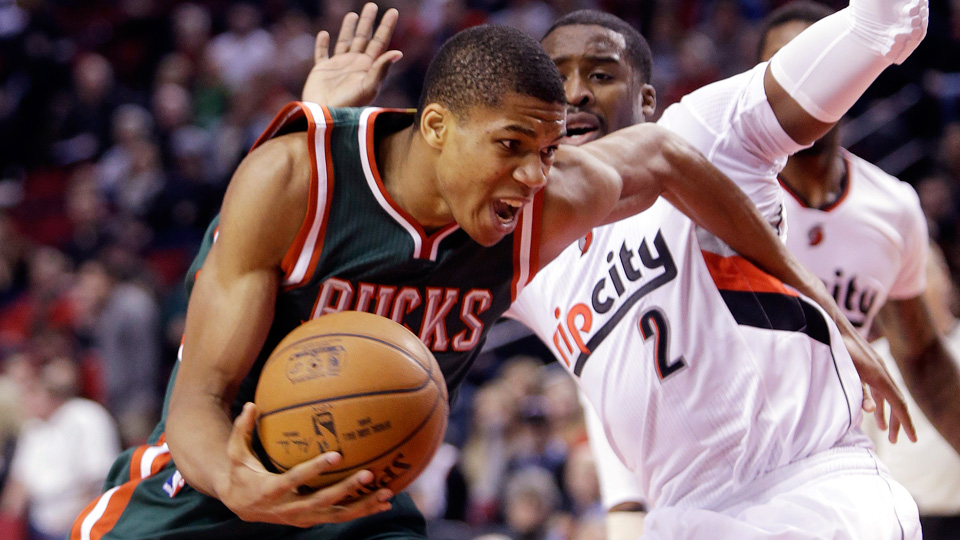 Bucks' Giannis Antetokounmpo 'scared' by hard fall, ankle sprain ...