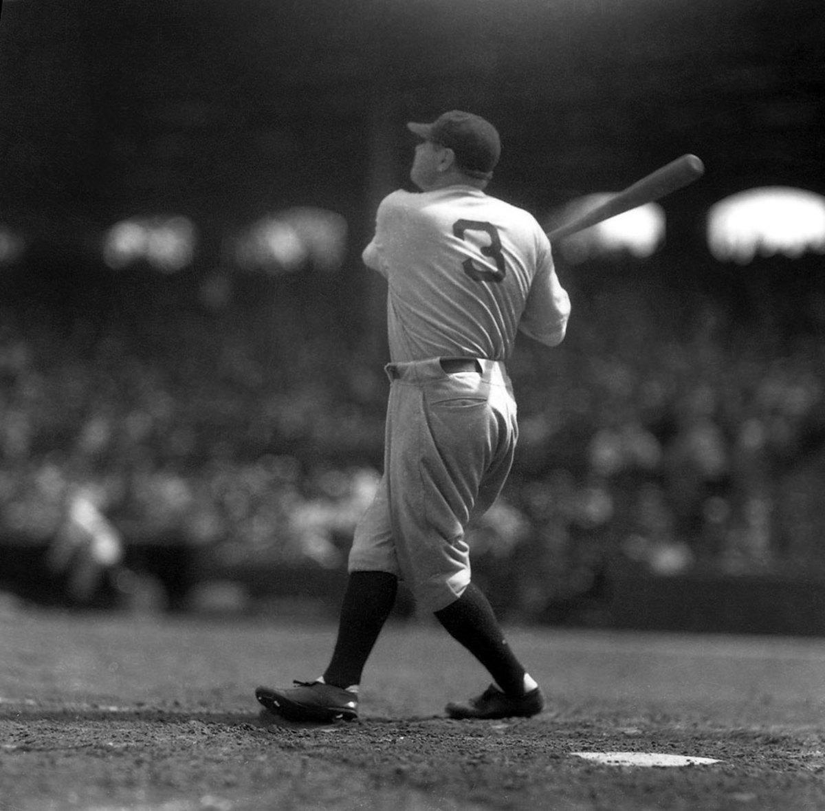 Yankees retired numbers and the baseball legends who wore them