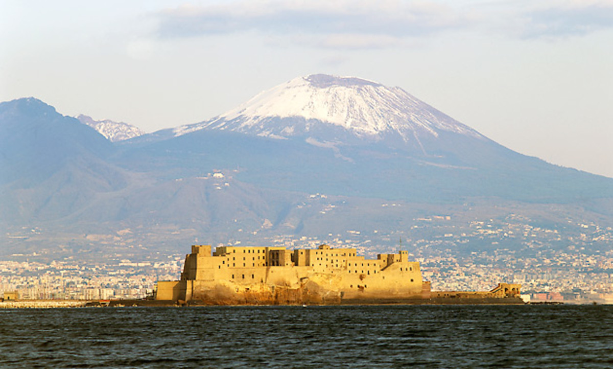 mount-vesuvius-volcano-college-football.jpg