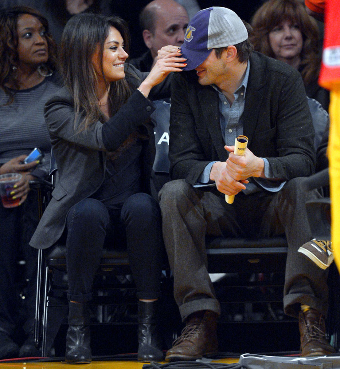 2014-0103-Mila-Kunis-Ashton-Kutcher(2).jpg