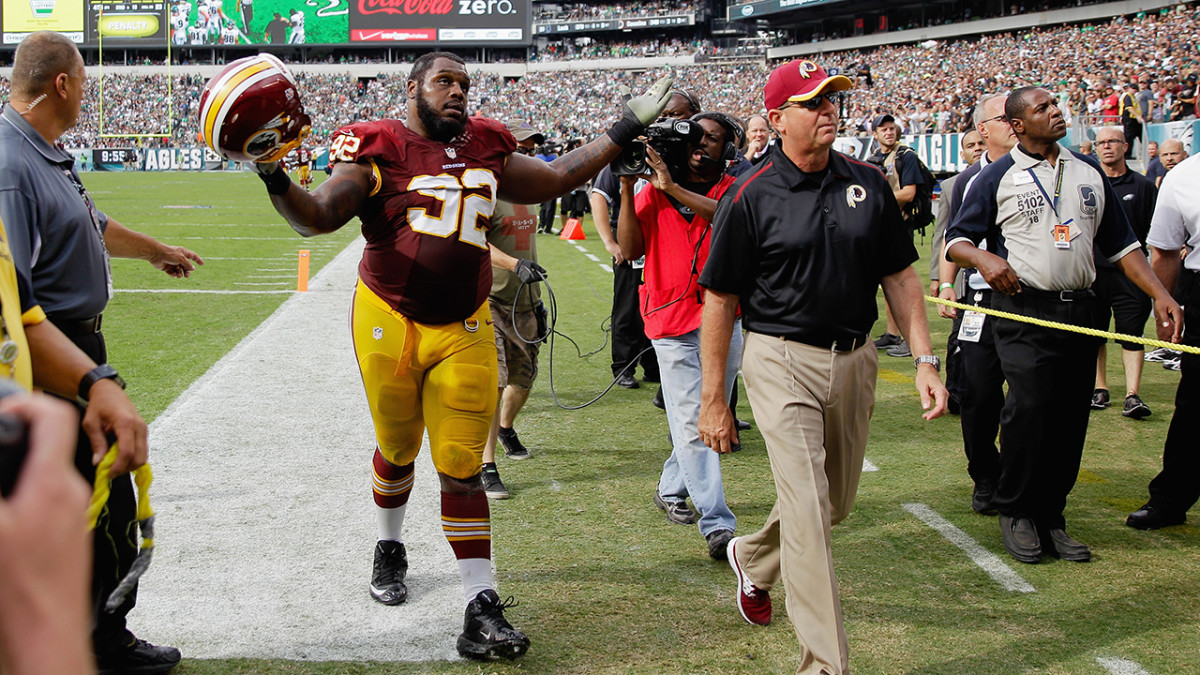 Philadelphia Eagles and Washington Redskins engage in mass brawl after  Chris Baker's late hit on Nick Foles, The Independent