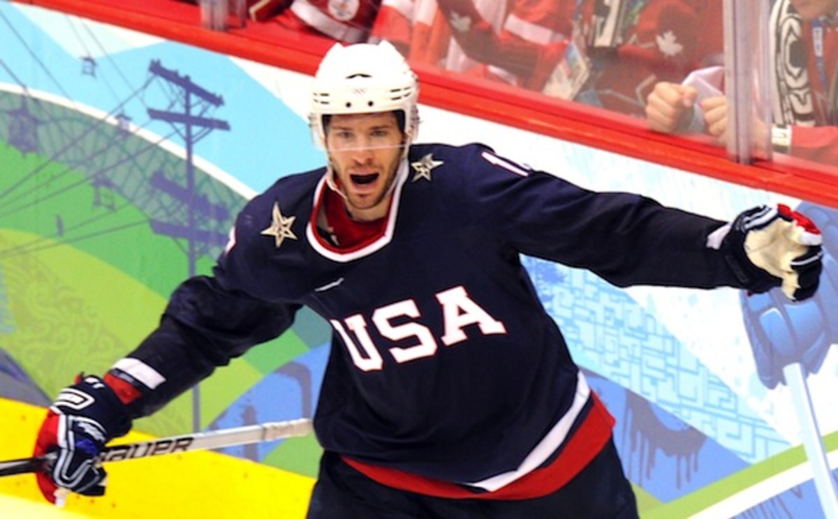 USA's forward Ryan Kesler (17) celebrate