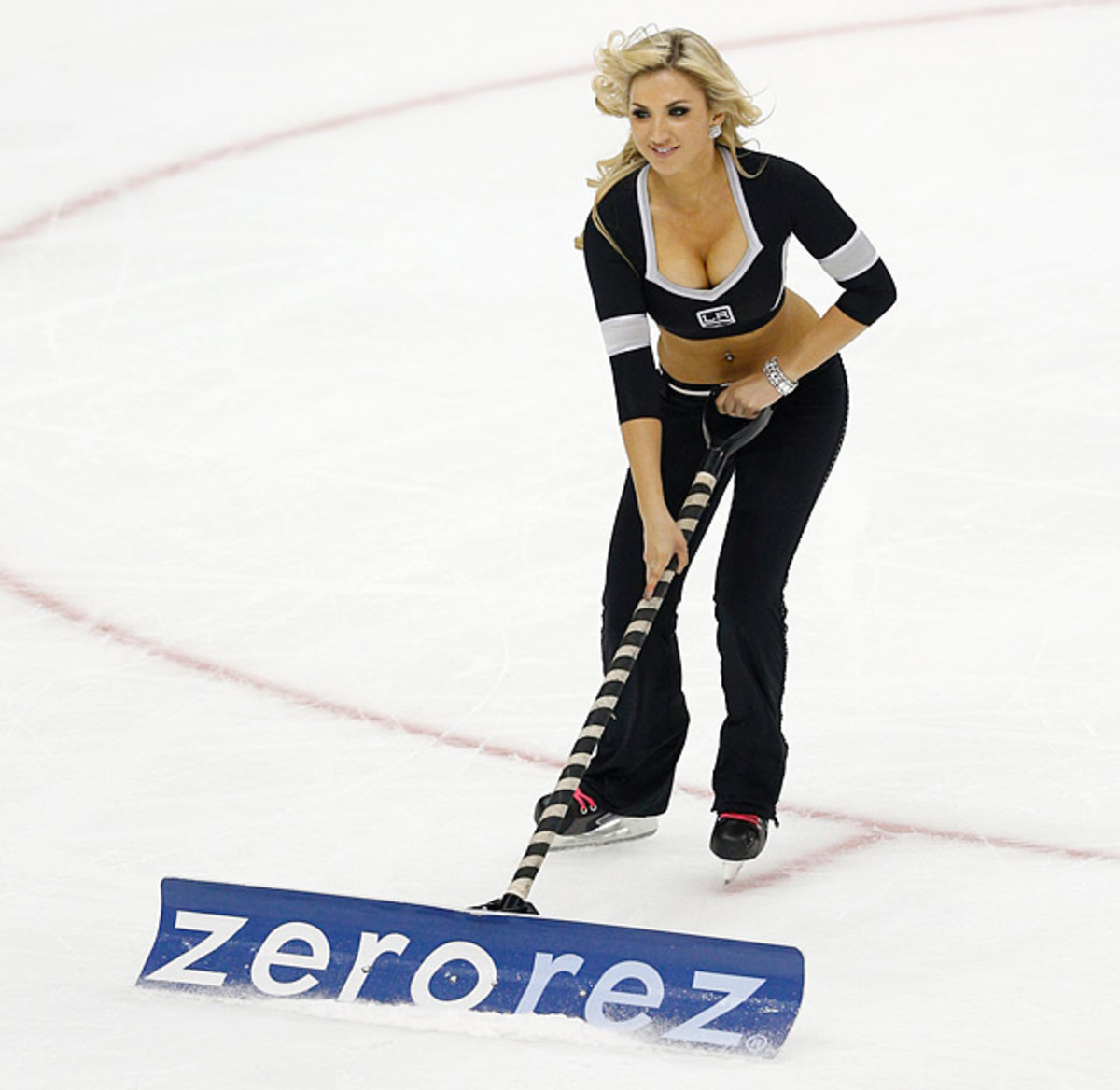 140505161216-los-angeles-kings-ice-crew-girls-269140329-018-jets-at-kings-single-image-cut.jpg