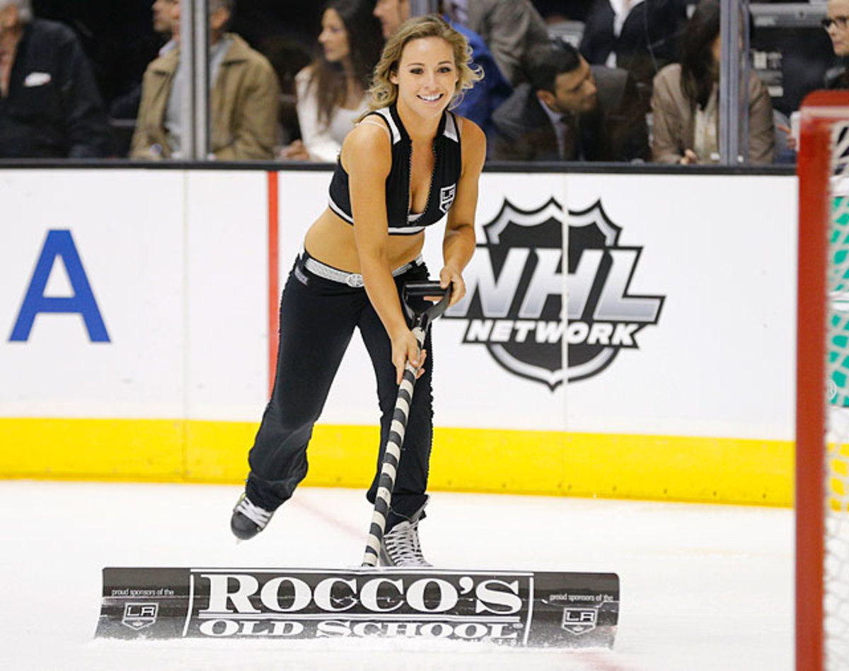 140505161106-los-angeles-kings-ice-crew-girls-269131007-057-rangers-at-kings-single-image-cut.jpg