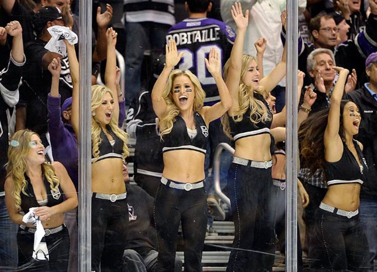 140505161317-los-angeles-kings-ice-crew-girls-487260139-single-image-cut.jpg