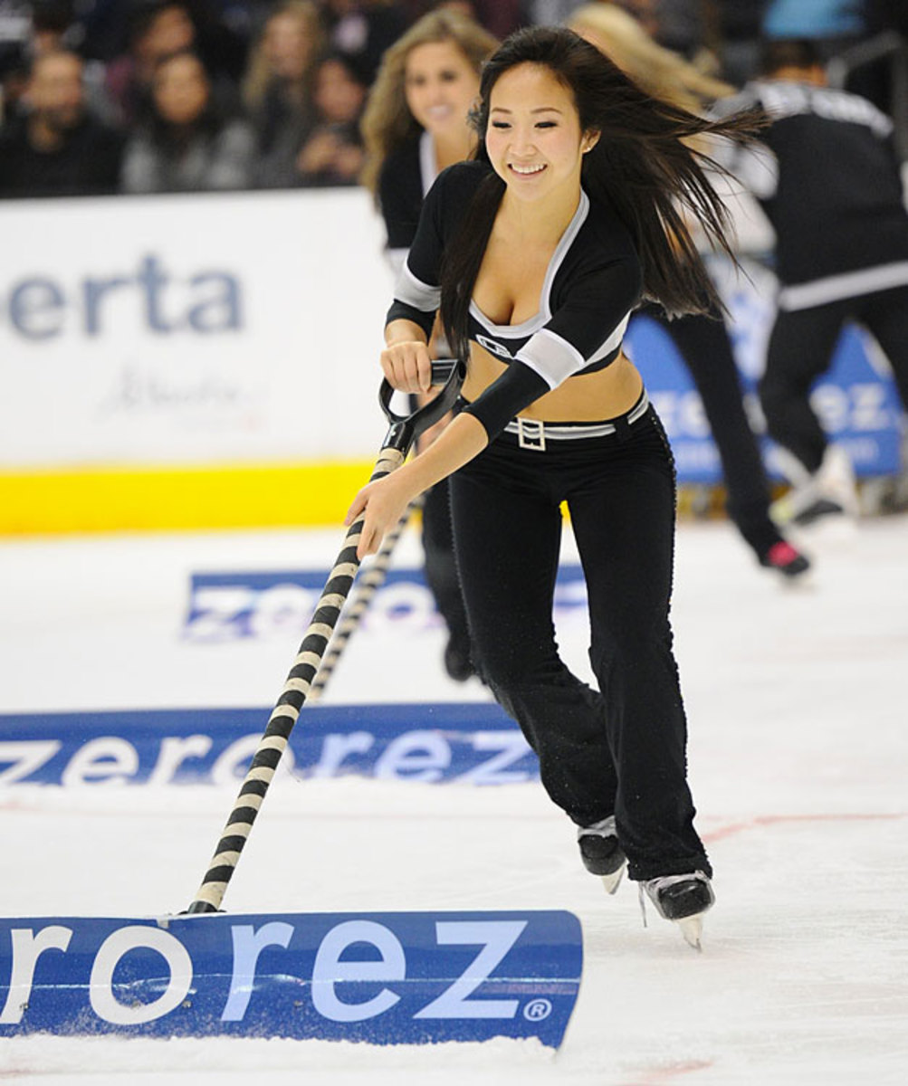 140505161028-los-angeles-kings-ice-crew-girls-0071403013514-hurricanes-at-kings-single-image-cut.jpg