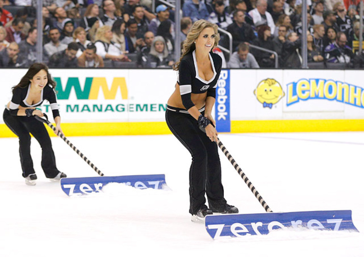 140505161152-los-angeles-kings-ice-crew-girls-269140320-013-capitals-at-kings-single-image-cut.jpg