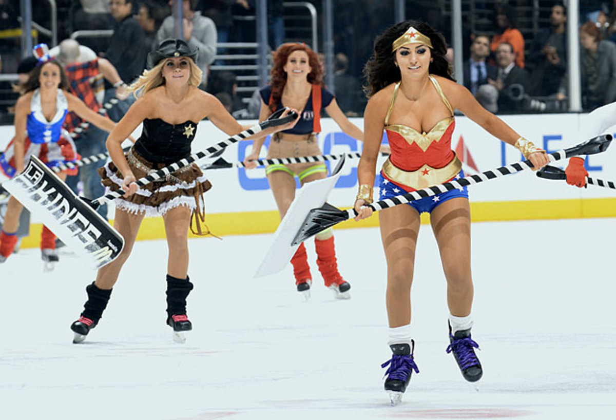 140505161053-los-angeles-kings-ice-crew-girls-186393377-10-single-image-cut.jpg