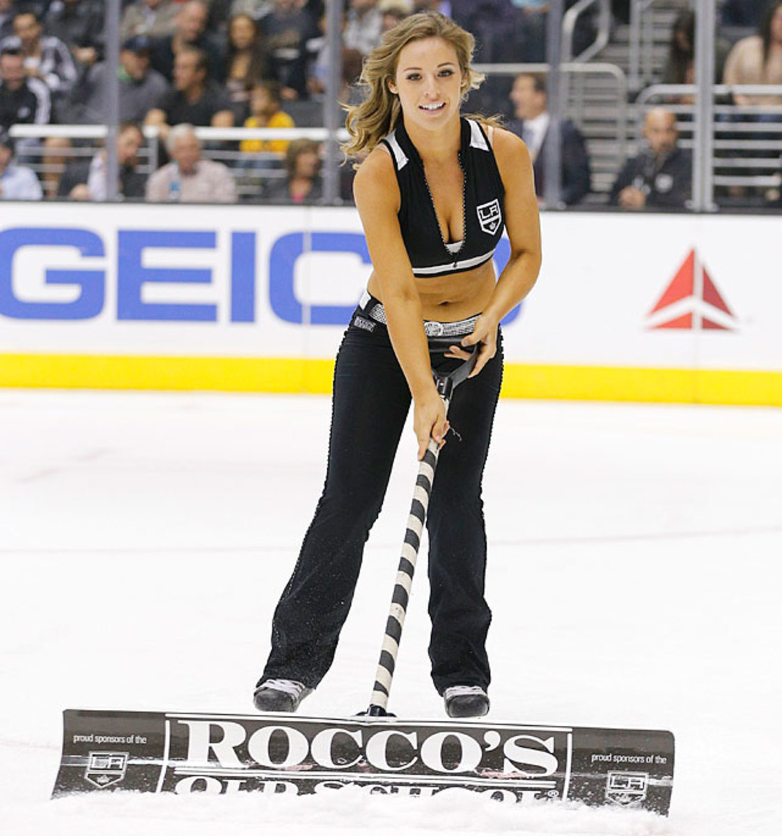 140505161101-los-angeles-kings-ice-crew-girls-269131007-004-rangers-at-kings-single-image-cut.jpg