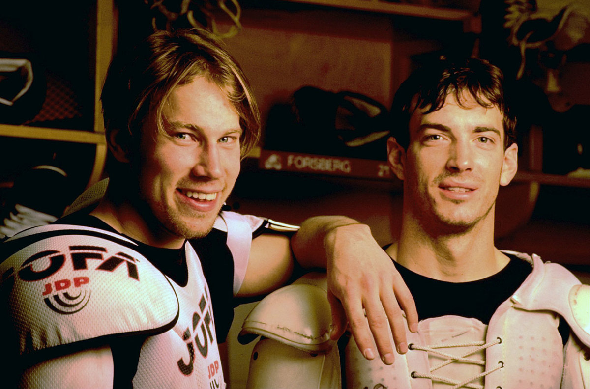 Peter-Forsberg-Joe-Sakic-05532330.jpg