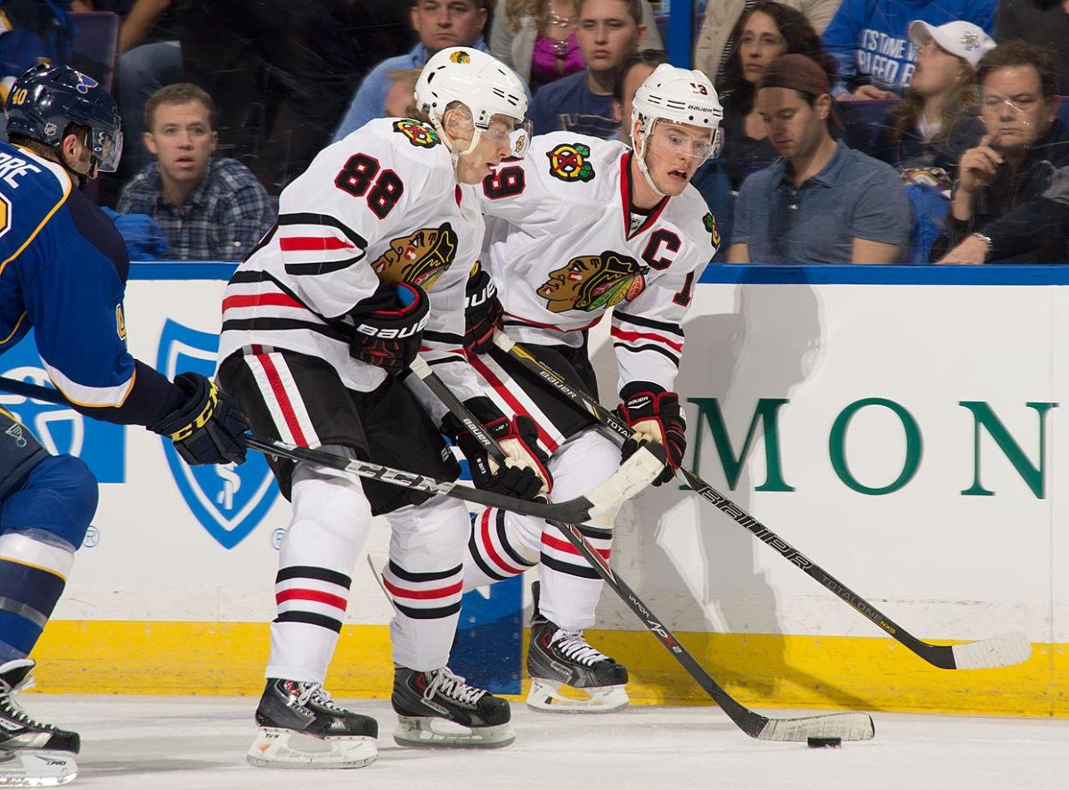 Patrick-Kane-Jonathan-Toews-X158088_TK1_00129.jpg