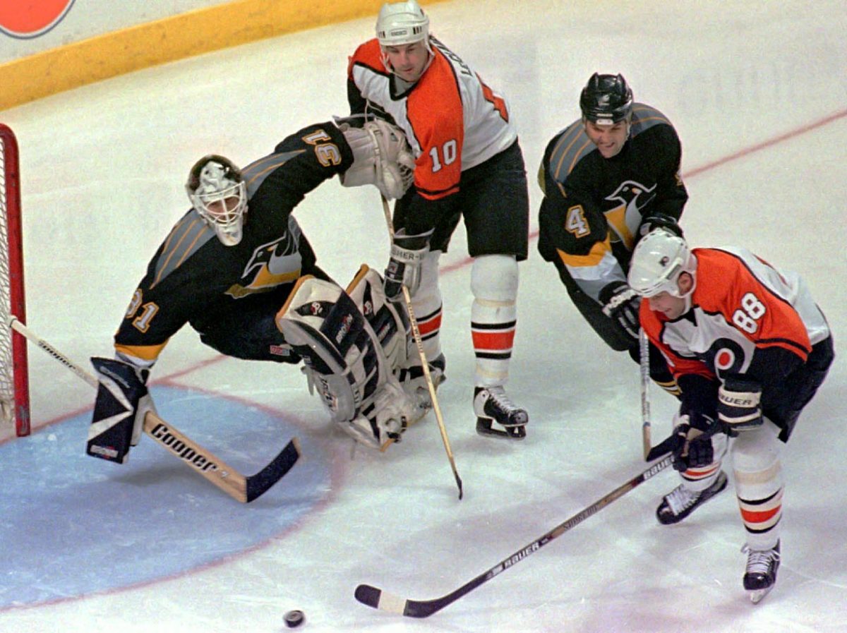 John-LeClair-Eric-Lindros.jpg