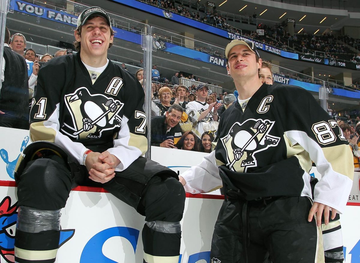 Evgeni-Malkin-Sidney-Crosby.jpg