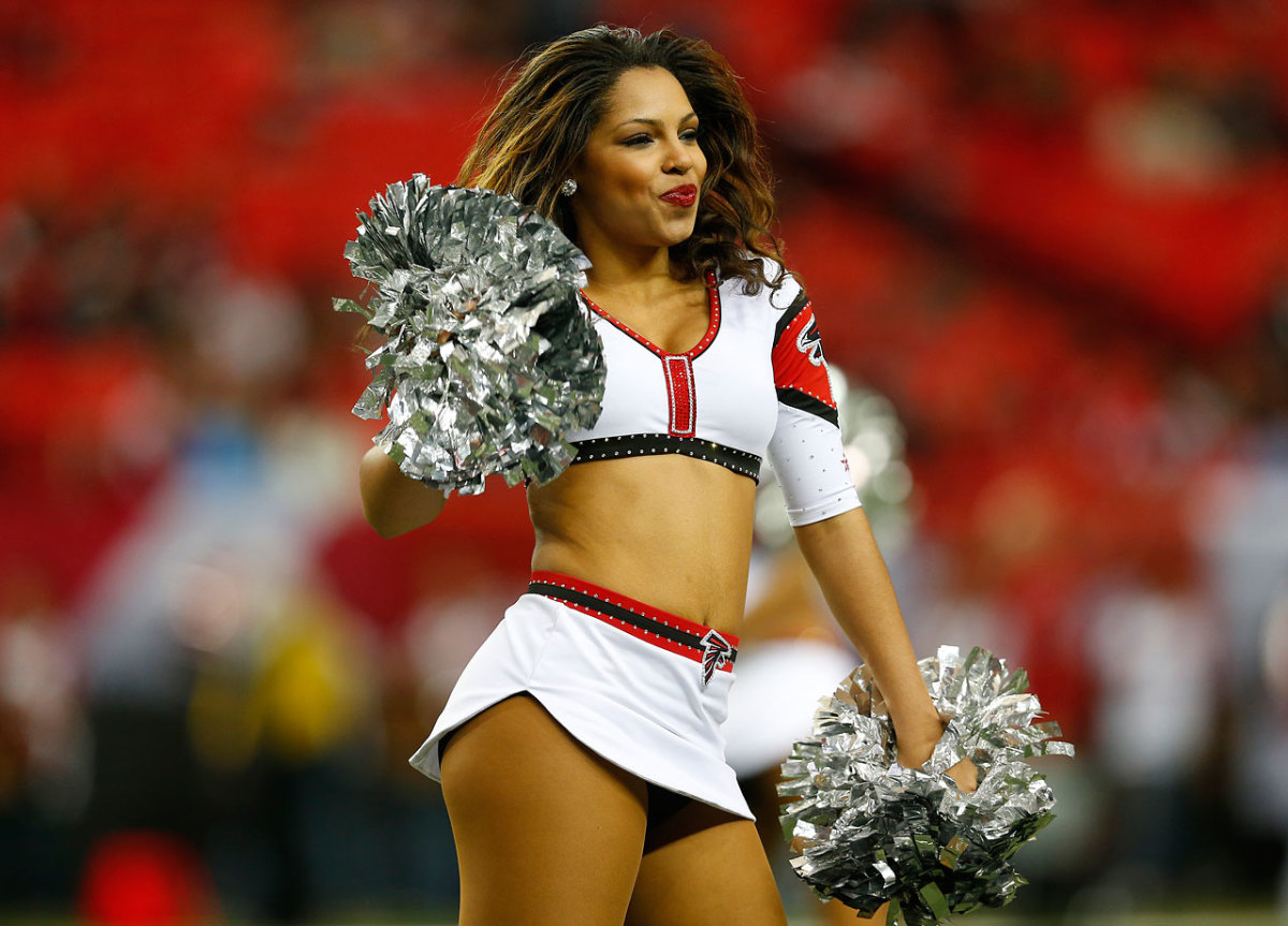 Atlanta-Falcons-cheerleaders-AP672278923956_19.jpg