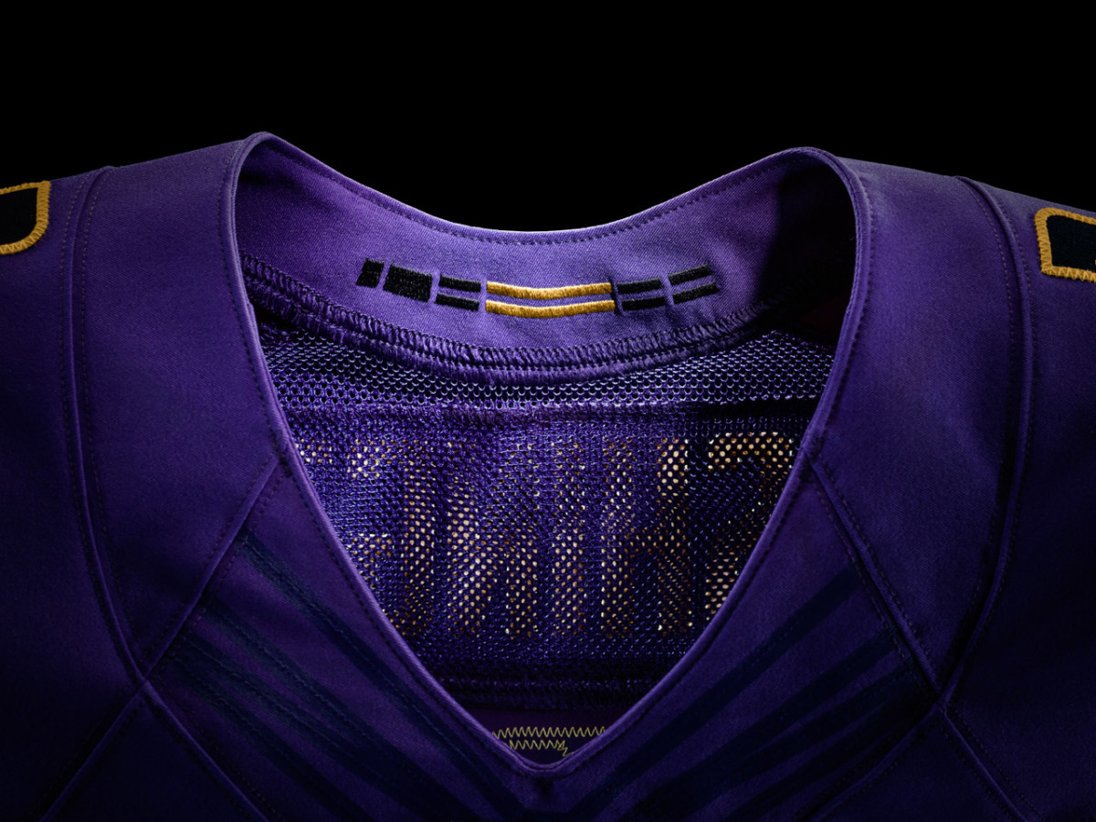 Washington Huskies unveil revamped football uniforms - Sports Illustrated