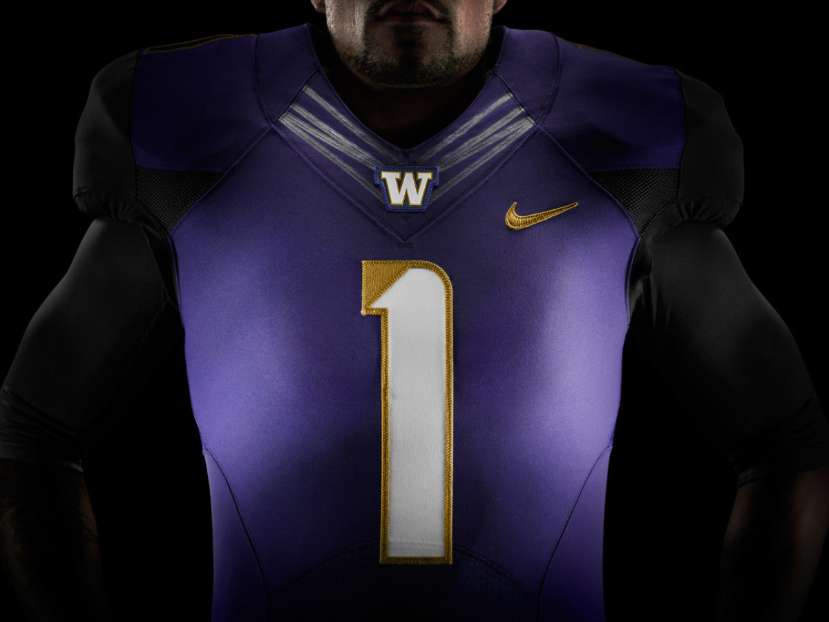 VIDEO: Washington Huskies Unveil New Uniforms With Textured Helmet