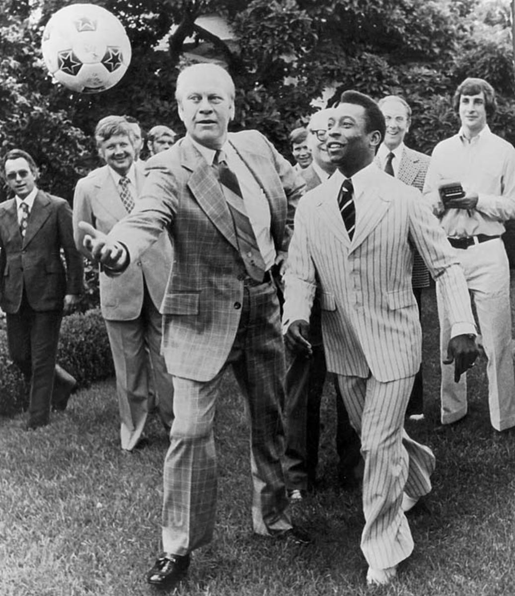 President Obama Welcomes 1973 Super Bowl Champion Miami Dolphins to the  White House