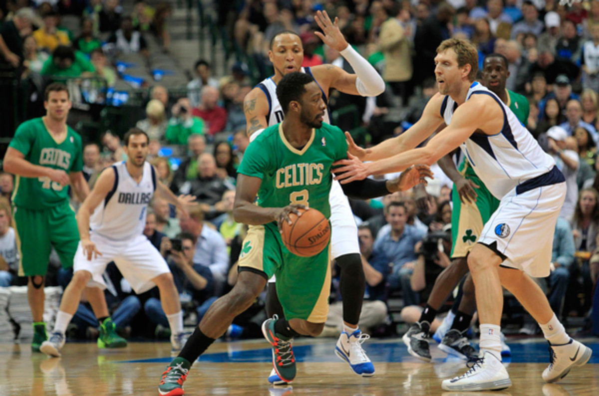 Photos: Celtics, Bulls wear green, sleeved Adidas jerseys for St. Patrick's  Day - Sports Illustrated