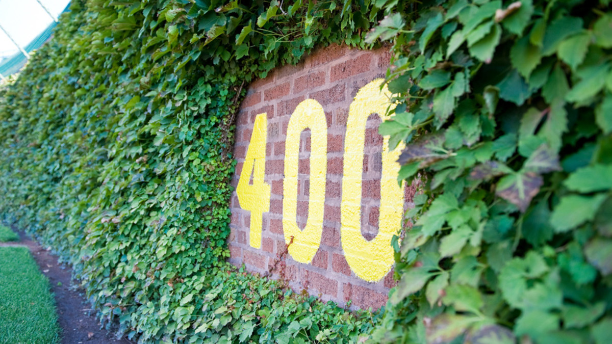 Ballpark Quirks: Wrigley Field's historic brick-and-ivy outfield walls -  Sports Illustrated
