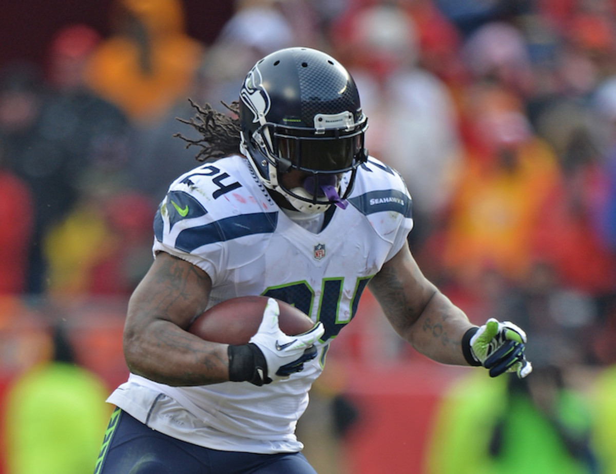 Marshawn Lynch (24) of the Seattle Seahawks catches a pass against